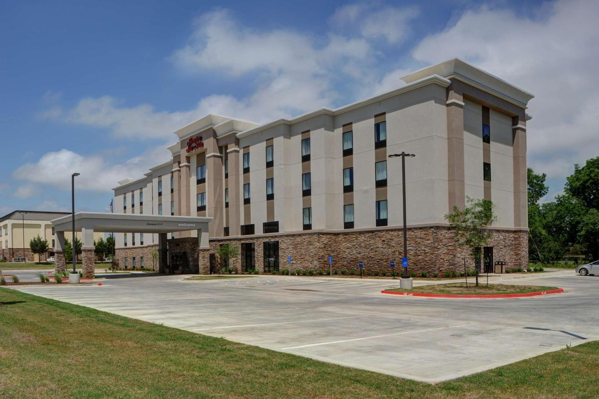 Hampton Inn & Suites Адмор Екстериор снимка