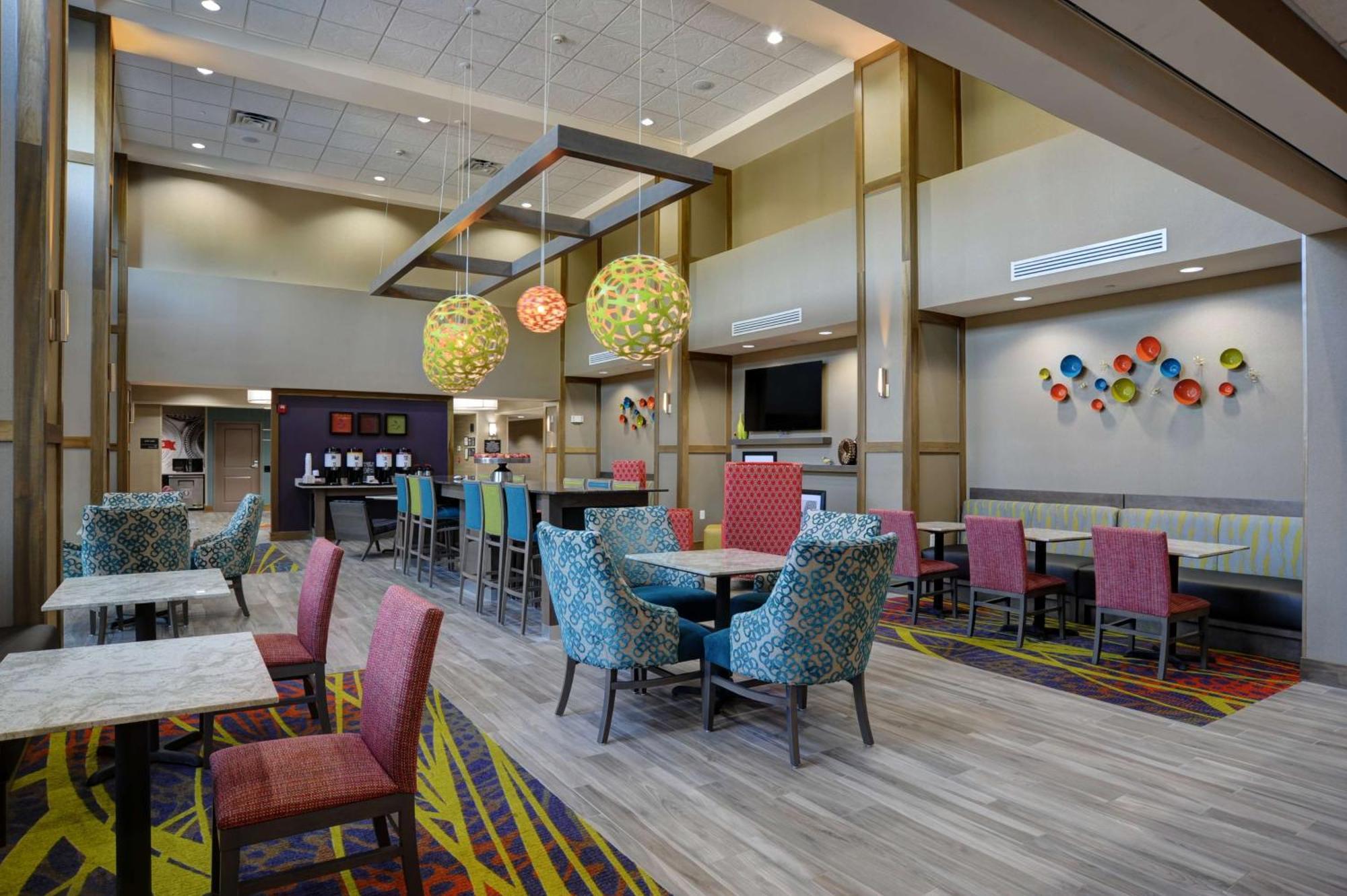 Hampton Inn & Suites Адмор Екстериор снимка